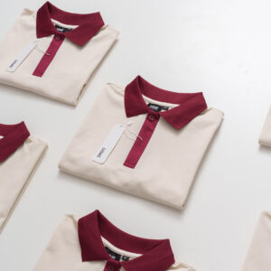 Đồng phục lớp Áo polo Cotton Pimax màu Be phối cổ và tay đỏ đô