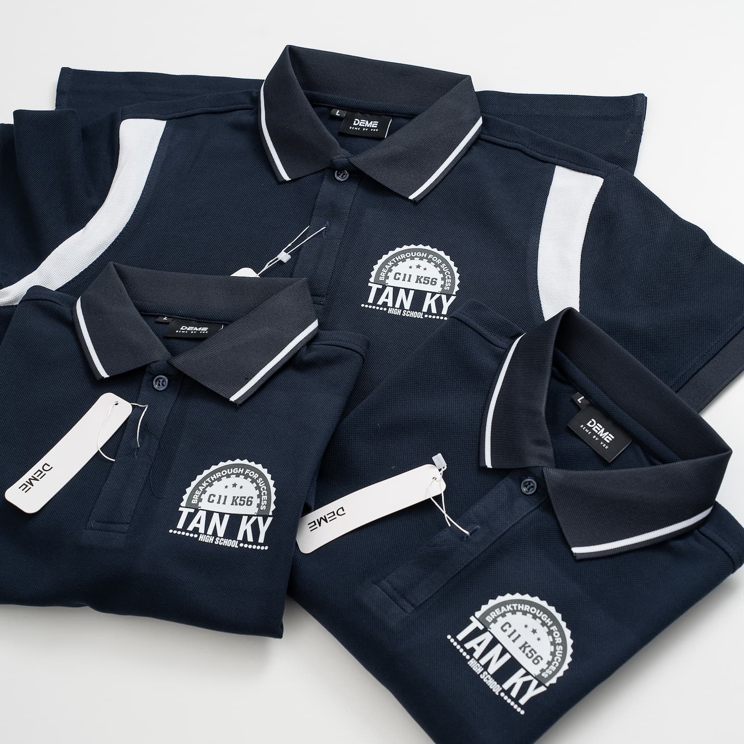 Đồng phục lớp áo polo màu xanh đen cổ viền trắng phối vai trắng